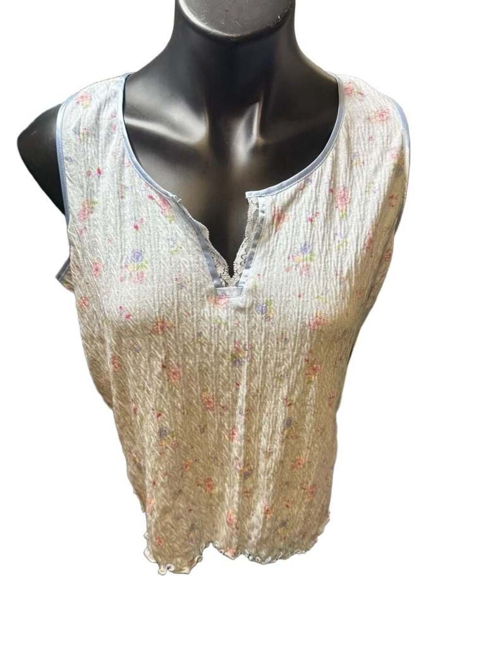 Vanity Fair Floral Tank Top Size Medium Blue Seersucker Lace Trim V-Neck